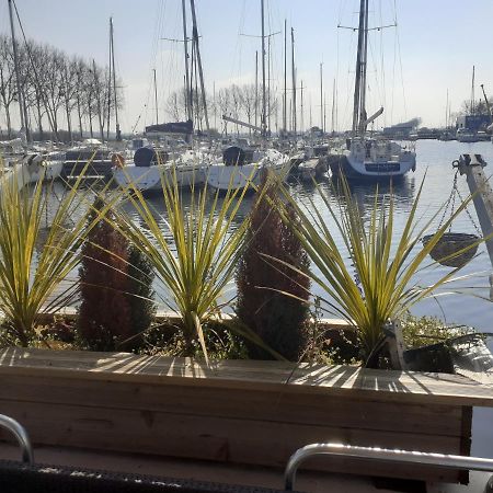 Magnifique Bateau Maison Hotel Ouistreham Exterior foto