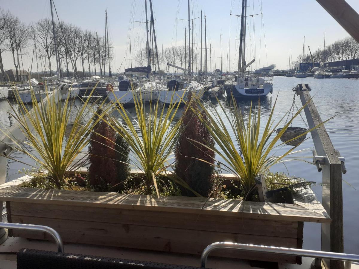 Magnifique Bateau Maison Hotel Ouistreham Exterior foto